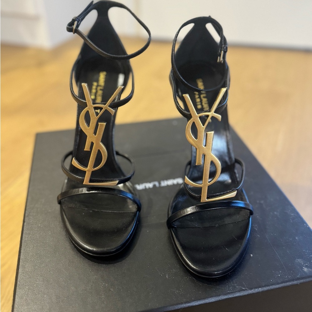 Yves Saint Laurent YSL brand new capretto glomer heels